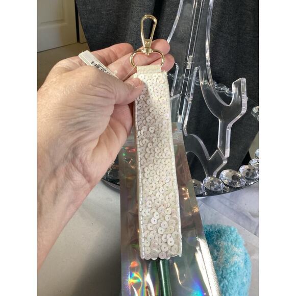 NWT & NWOT, NURSE BUNDLE GIFT. T-SHIRT, Key chain,,stethoscope pen, fuzzy socks - Picture 4 of 6